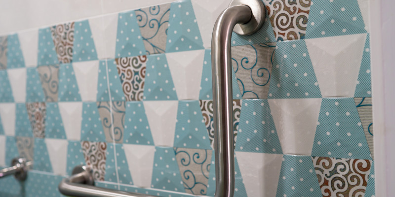 Make Your Bathroom Safer With a Grab Bar 